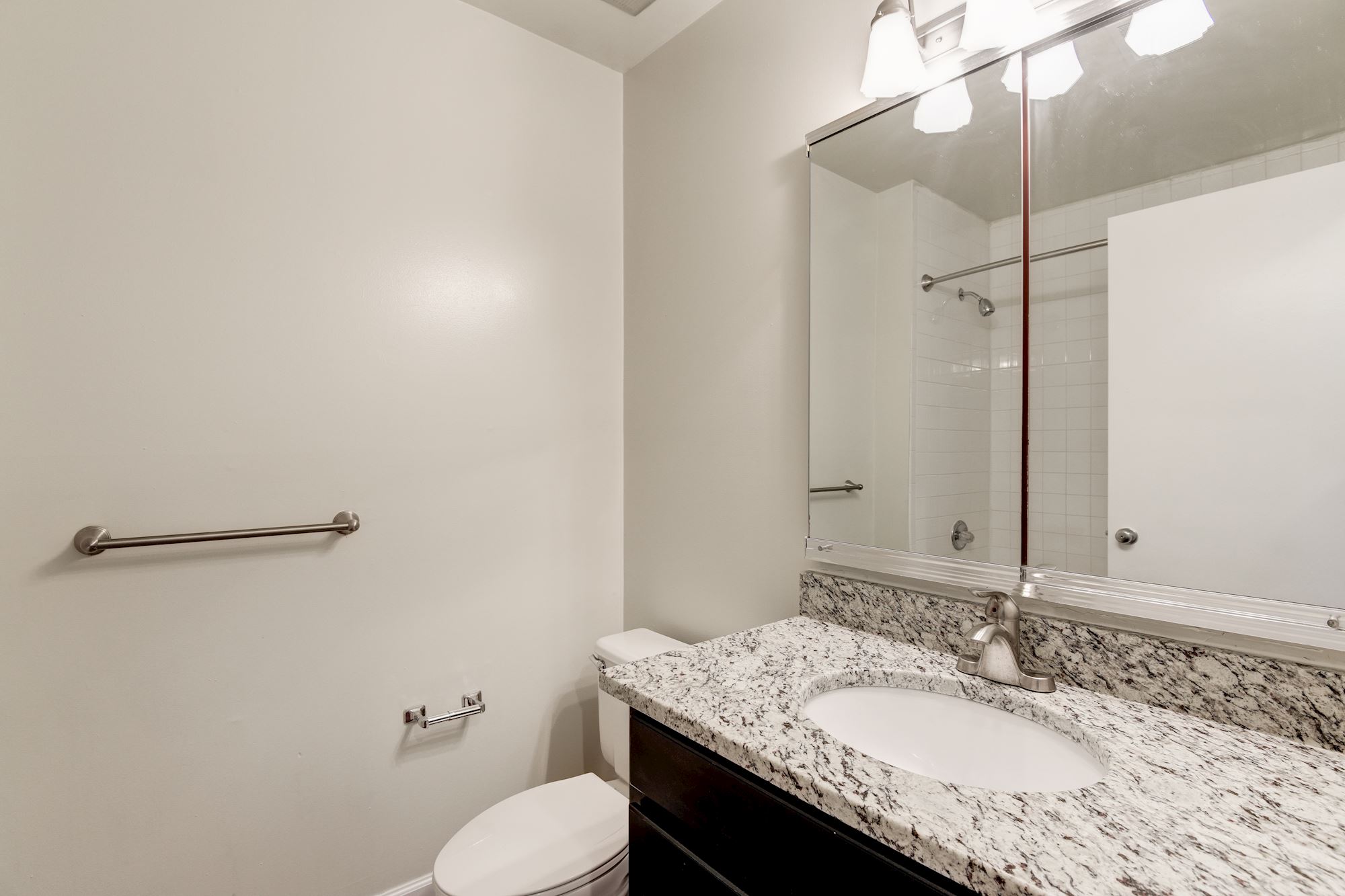 Annen Woods Apartments in Pikesville, MD - Bathroom