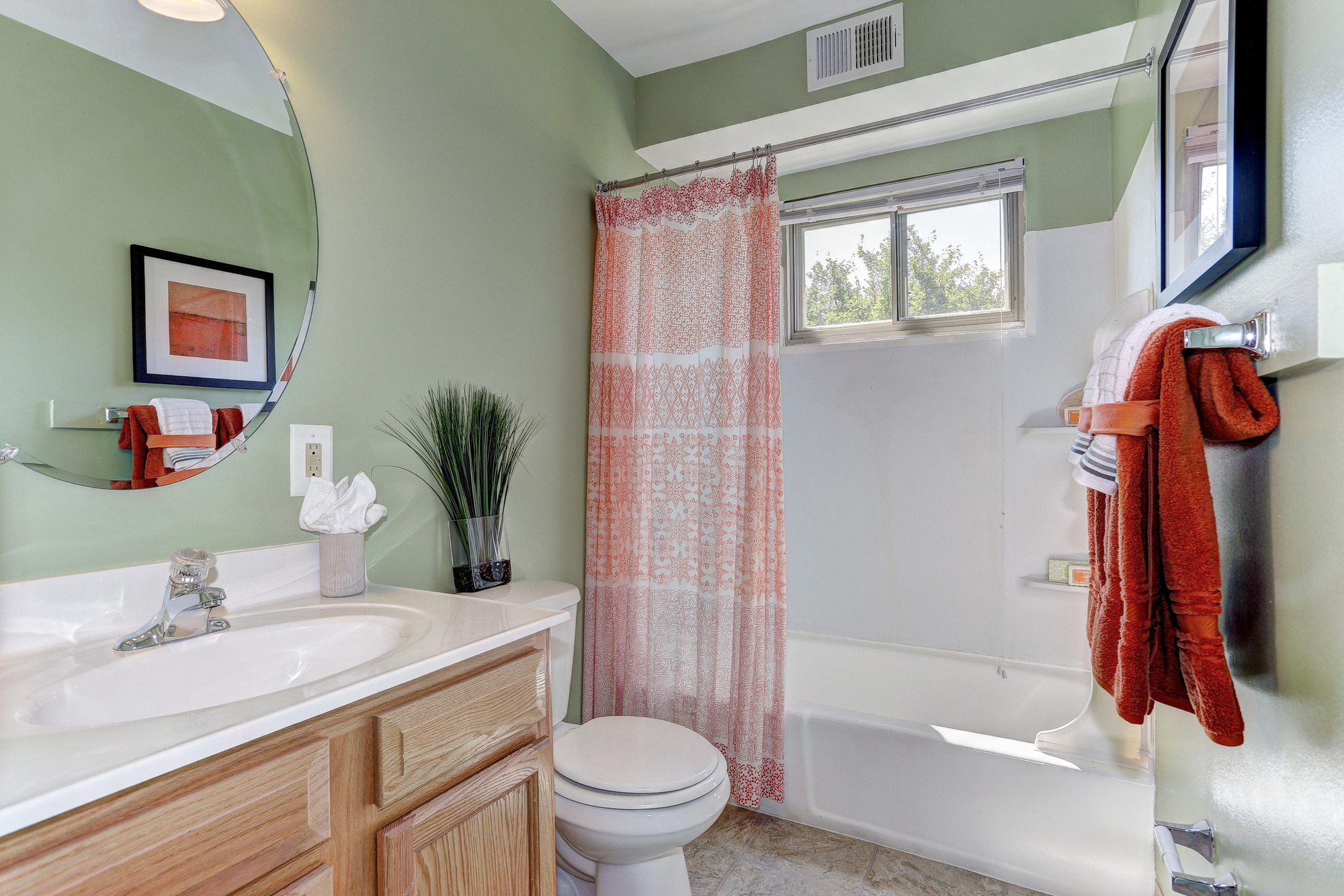 Hamilton Springs Apartments in Baltimore, MD - Bathroom