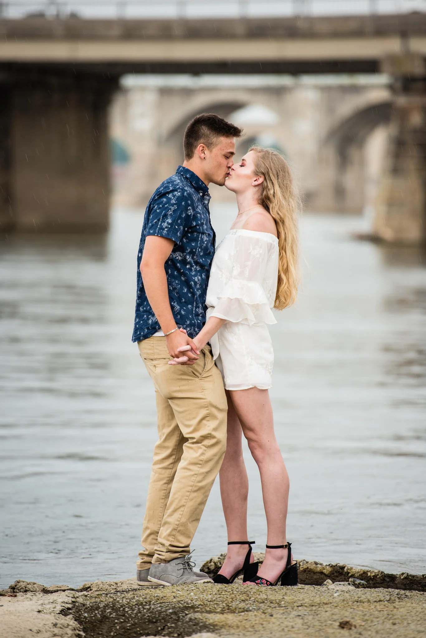 Now it is raining hard enough to cause significant streaking in the image. They say kissing in the rain is super romantic. Thoughts?