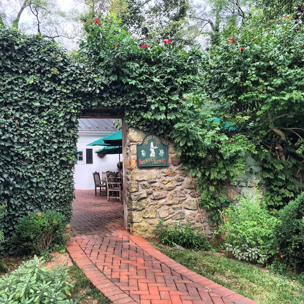 Hunter's Head Tavern in Upperville