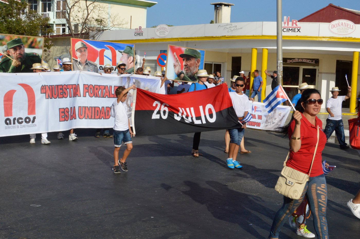Varadero-May-Workers-Day-parade-Fidel.jpg