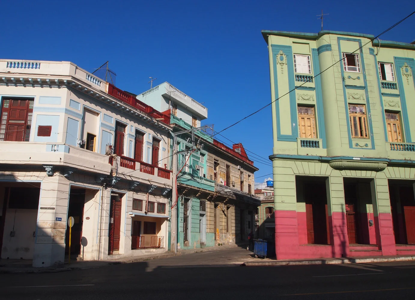 Cuba-Havana-Colorful-Buildings.jpg