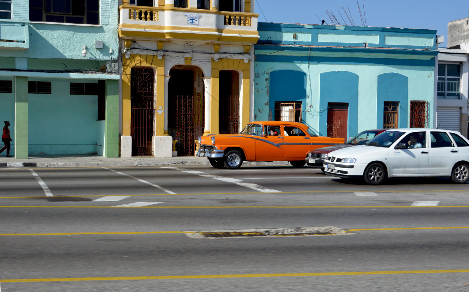 Cuba-Havana-along-Malecon.jpg