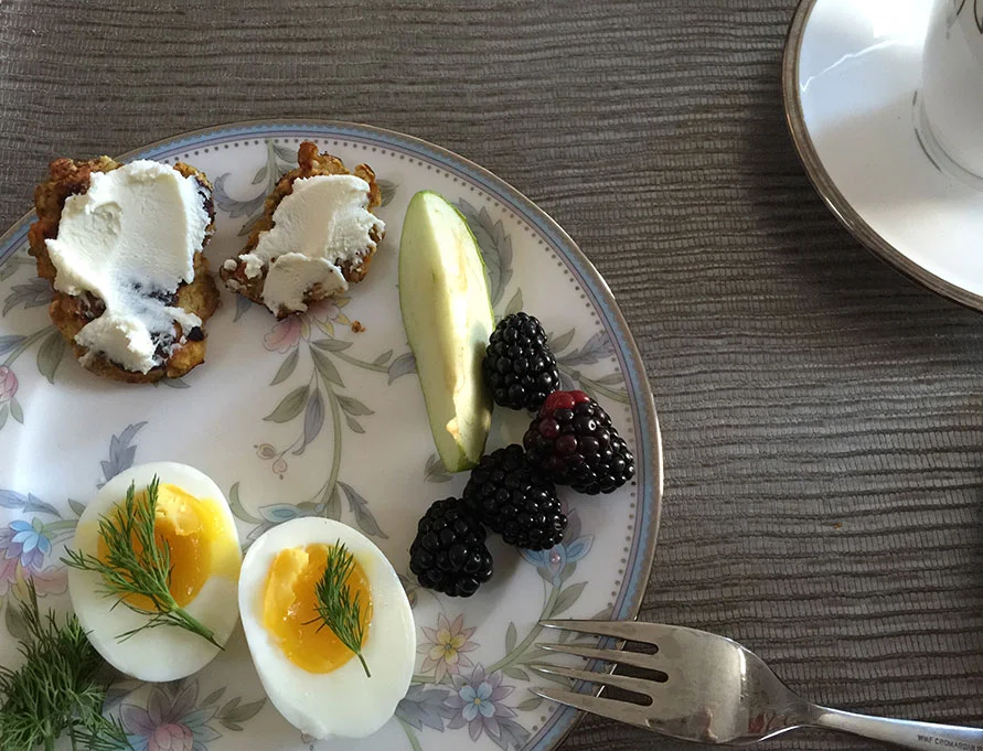 Gluten-free-Breakfast-Eggs-Butternutsquash-pancakes-berries-breakfast.jpg
