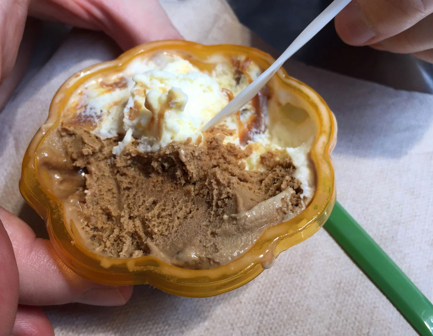 _Montreal-Jean-Talon-Market-Havre-Aux-Glaces-Salted-Caramel.jpg