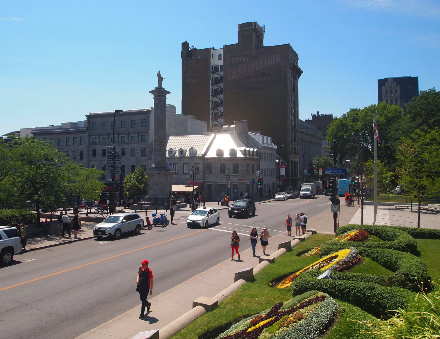 Montreal-Nelson's-Column-Notre-Dame-St.jpg