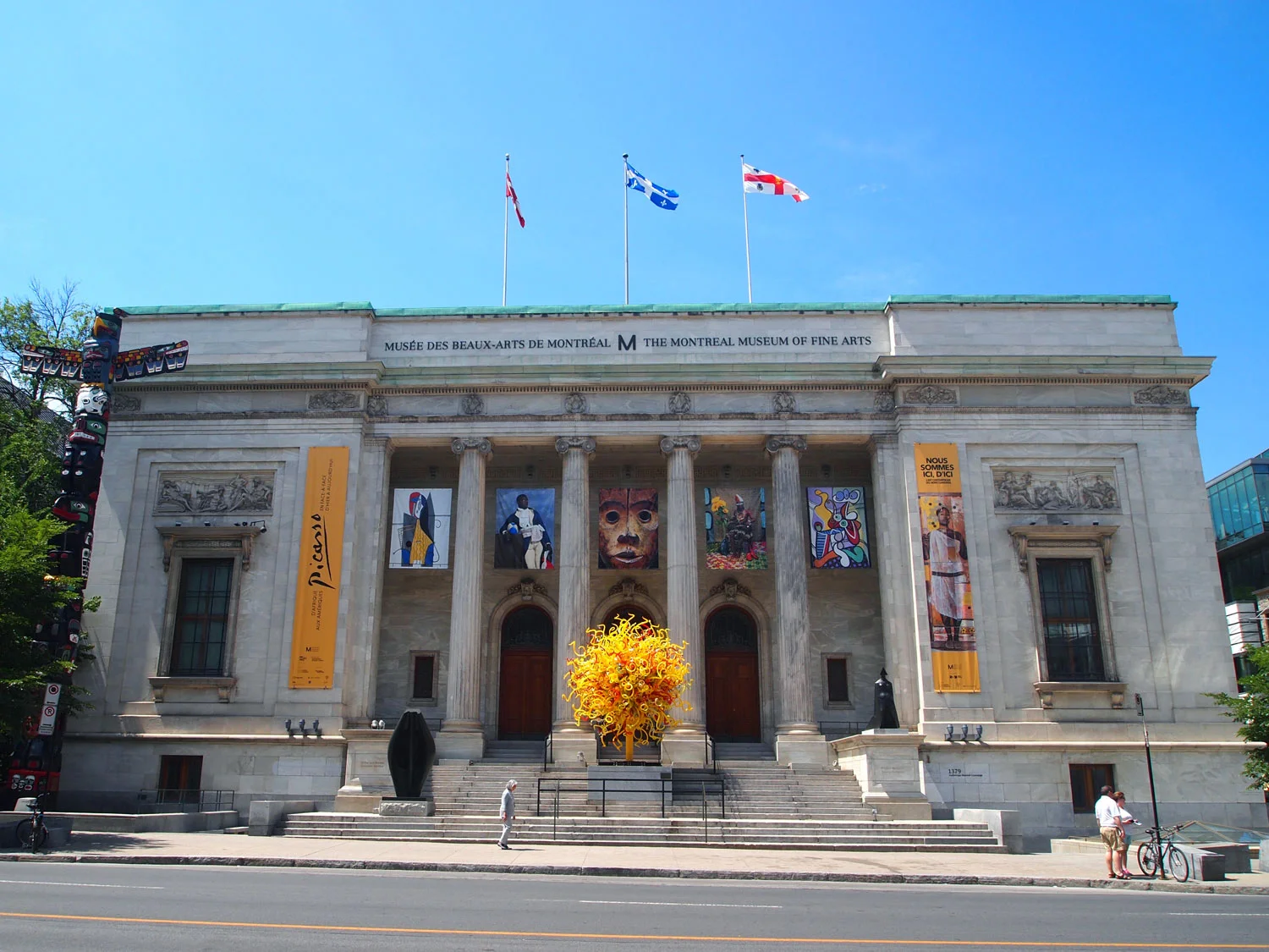 Montreal-Museum-Fine-Arts-building-Chihuly.jpg