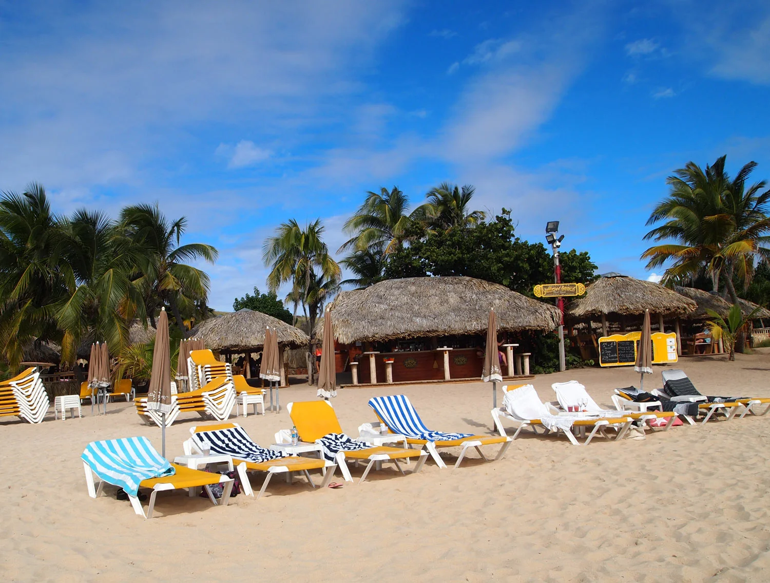Saint-Martin-Pinel-island-Yellow-Beach-restaurant-bar.jpg