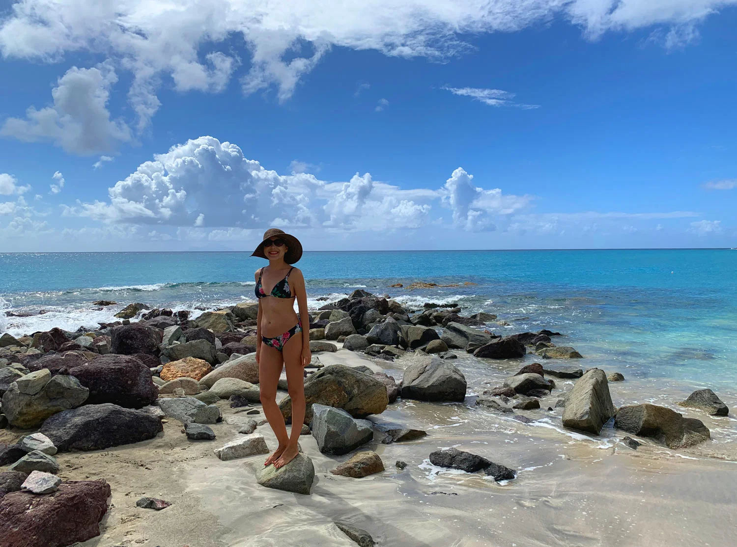 Saint-Martin-Divi-Little-Bay-Beach-rocks.jpg