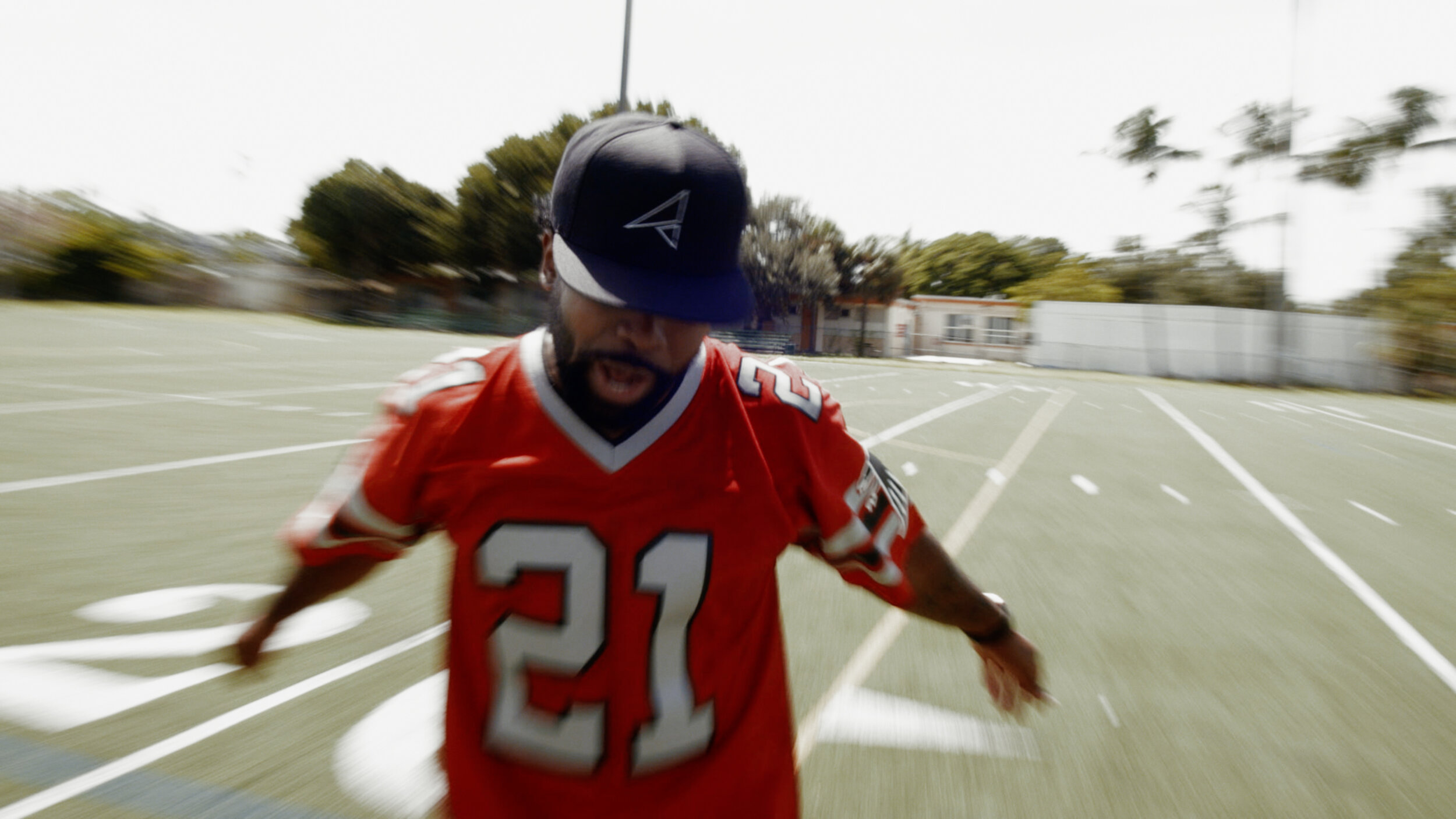 HUDDLE-(Official-Video)-still03.jpg