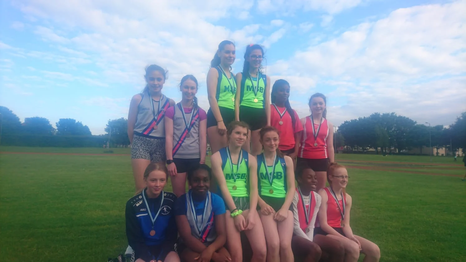 u15girls4x1.jpg