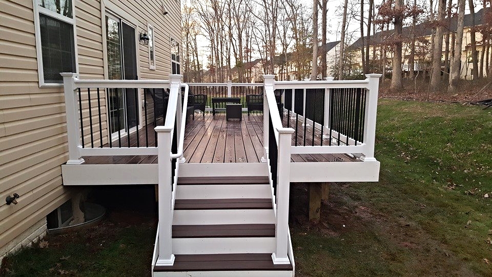 Rosewood Deck with White Railings and Black Balusters