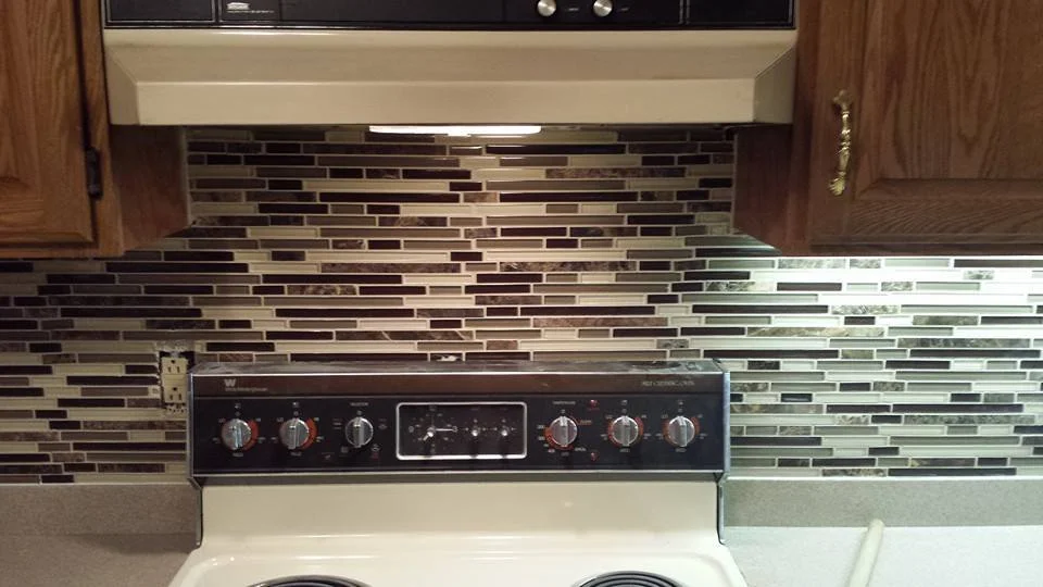Kitchen Glass/stone tile backsplash 