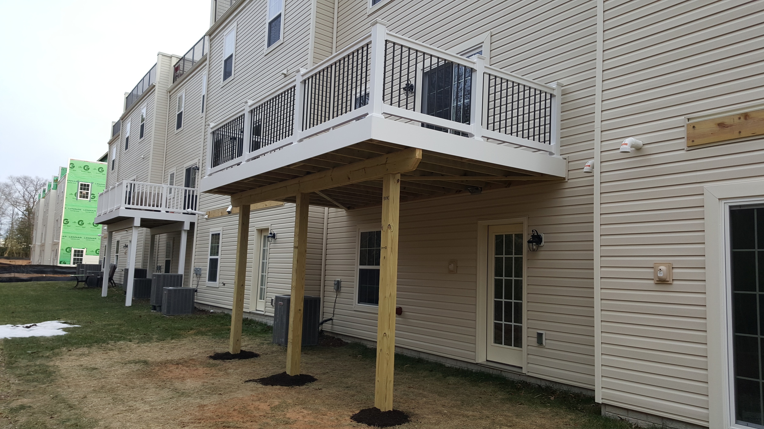 Fiberon rosewood decking, monument rails with black aluminum balusters. Tiger claw hidden fasteners.