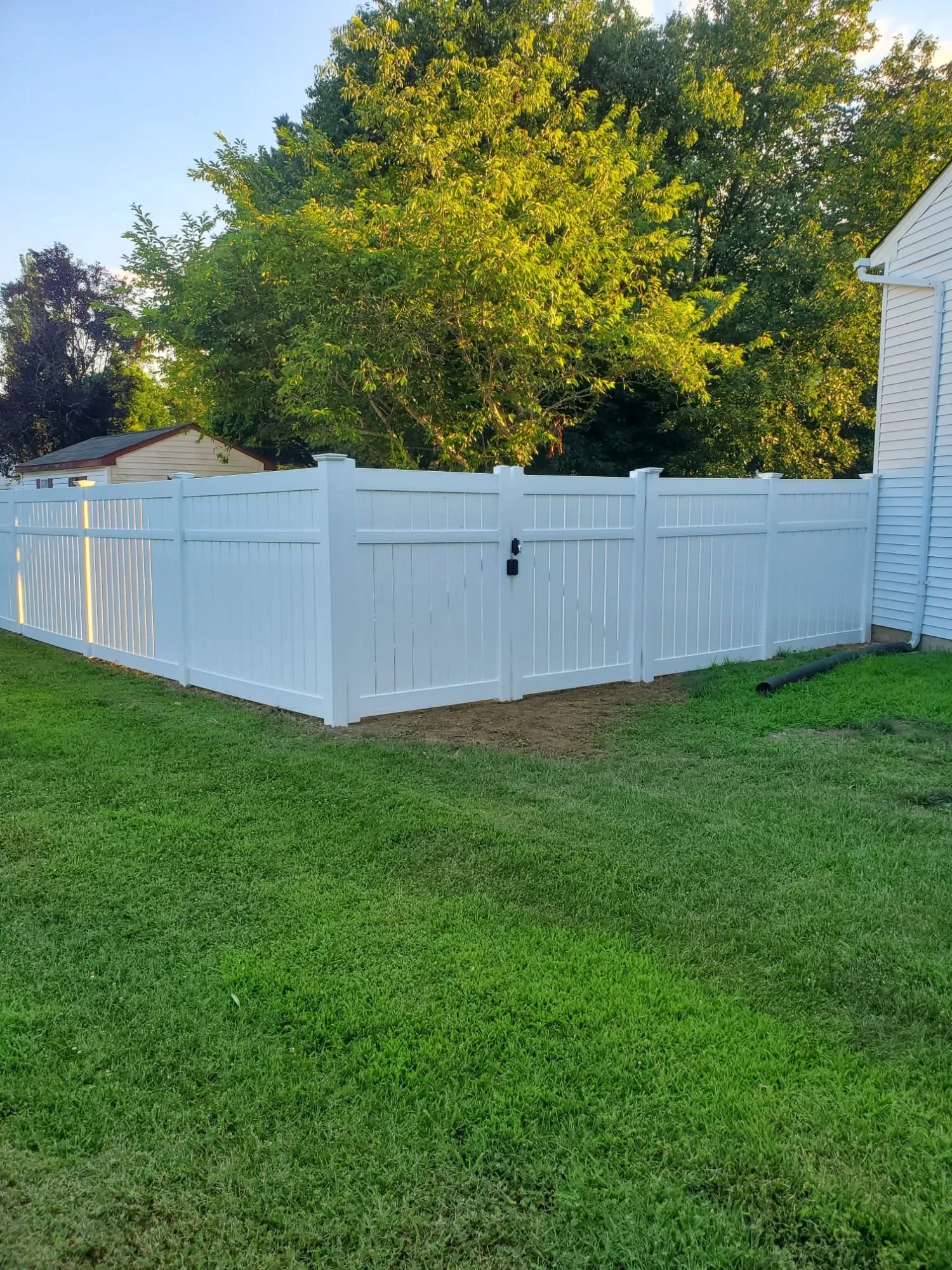 Customizable Pvc Fence π¦ Custom Fence Pictures - Maryland Decking - Decks, Patios, and Fencing