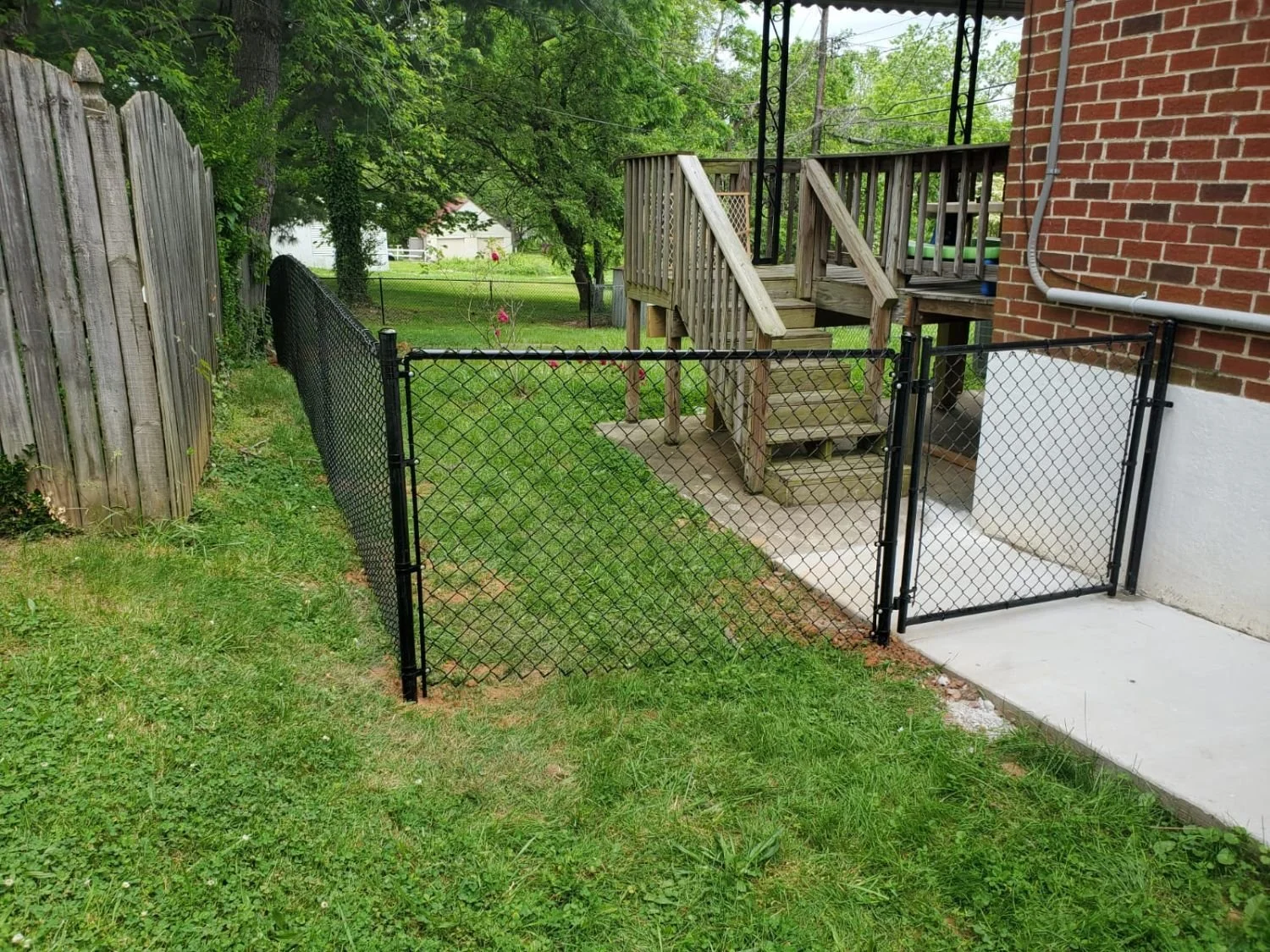 Chainlink Fence Pictures 🦀 Maryland Decking Decks, Patios, and Fencing