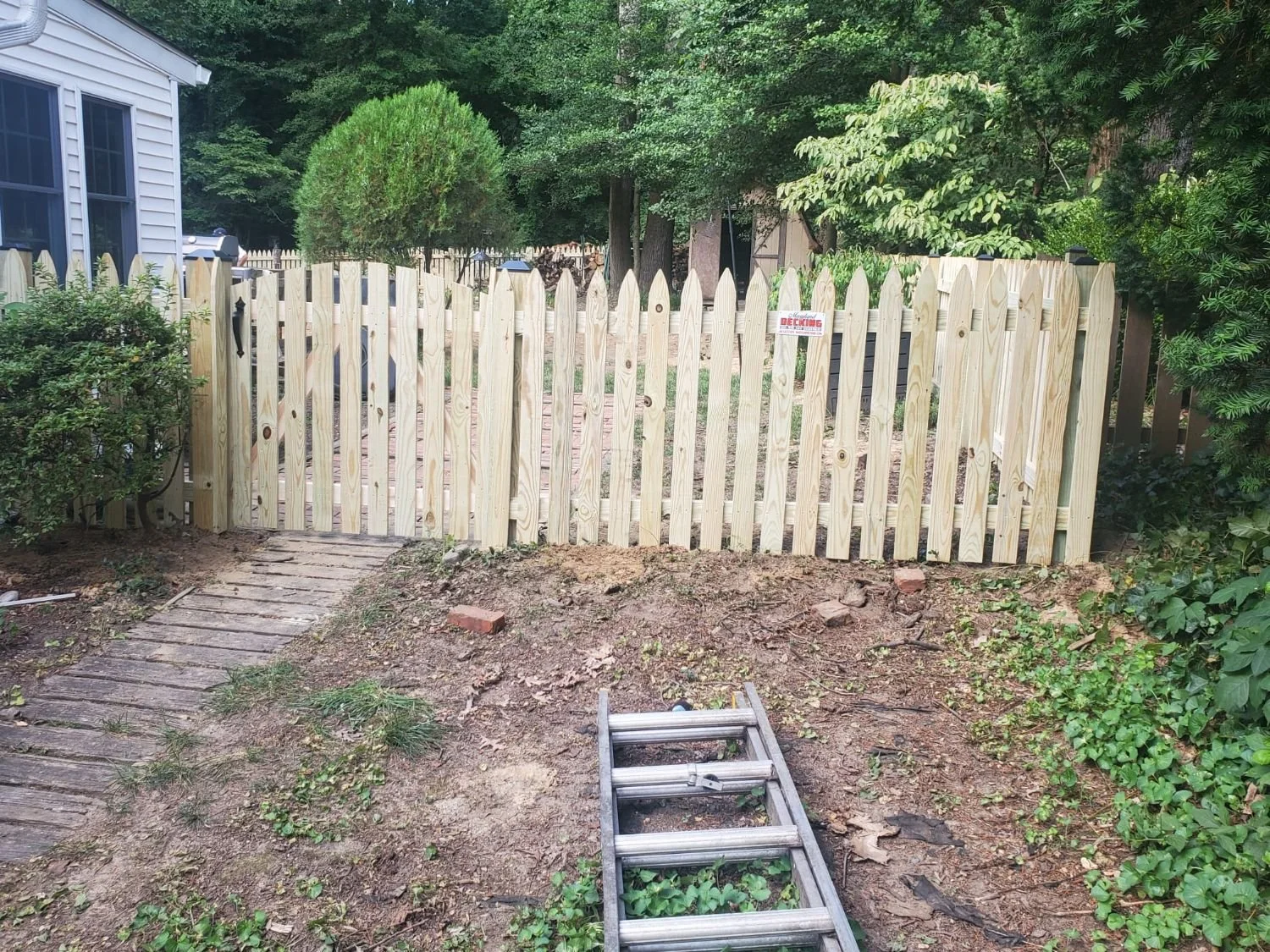 Picket Wood Fence Pictures 🦀 Maryland Decking Decks, Patios, and