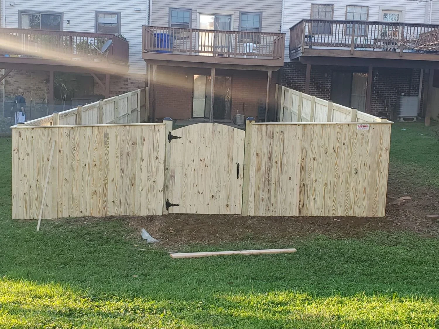 🦀 Wood Fence Pictures - Maryland Decking - Decks, Patios, and Fencing