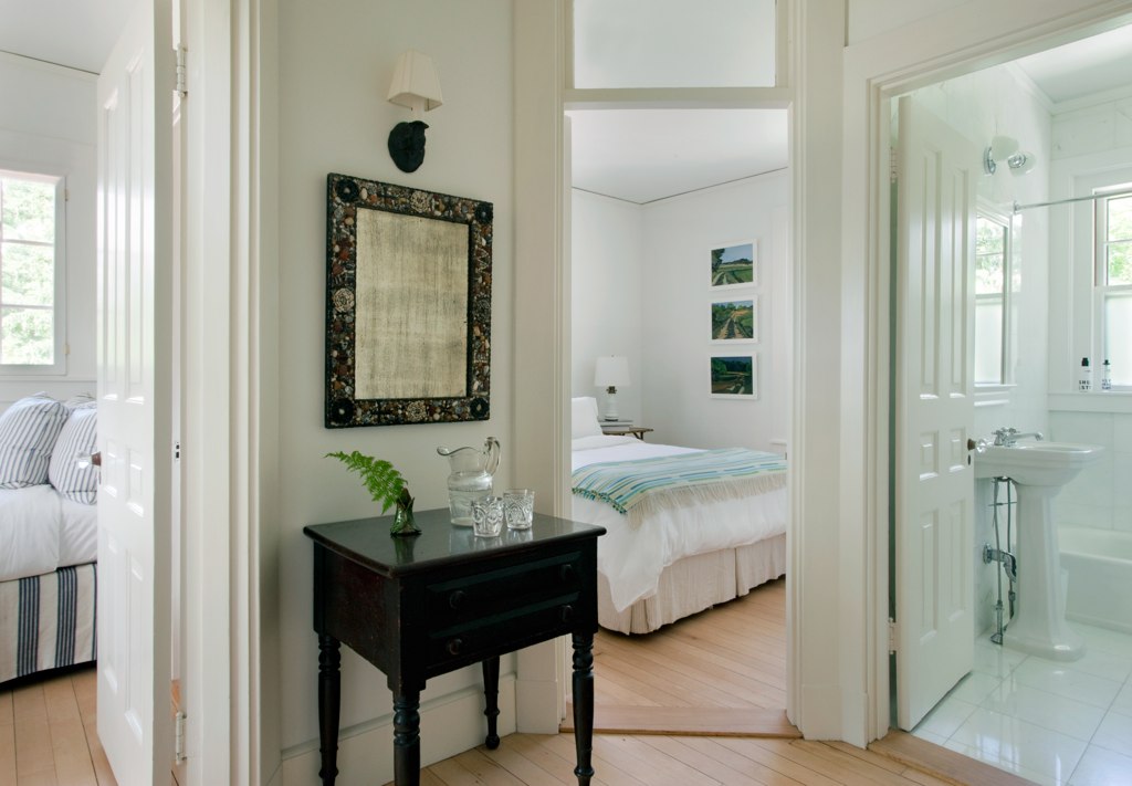 Abby Yozell 09 hallway.jpeg