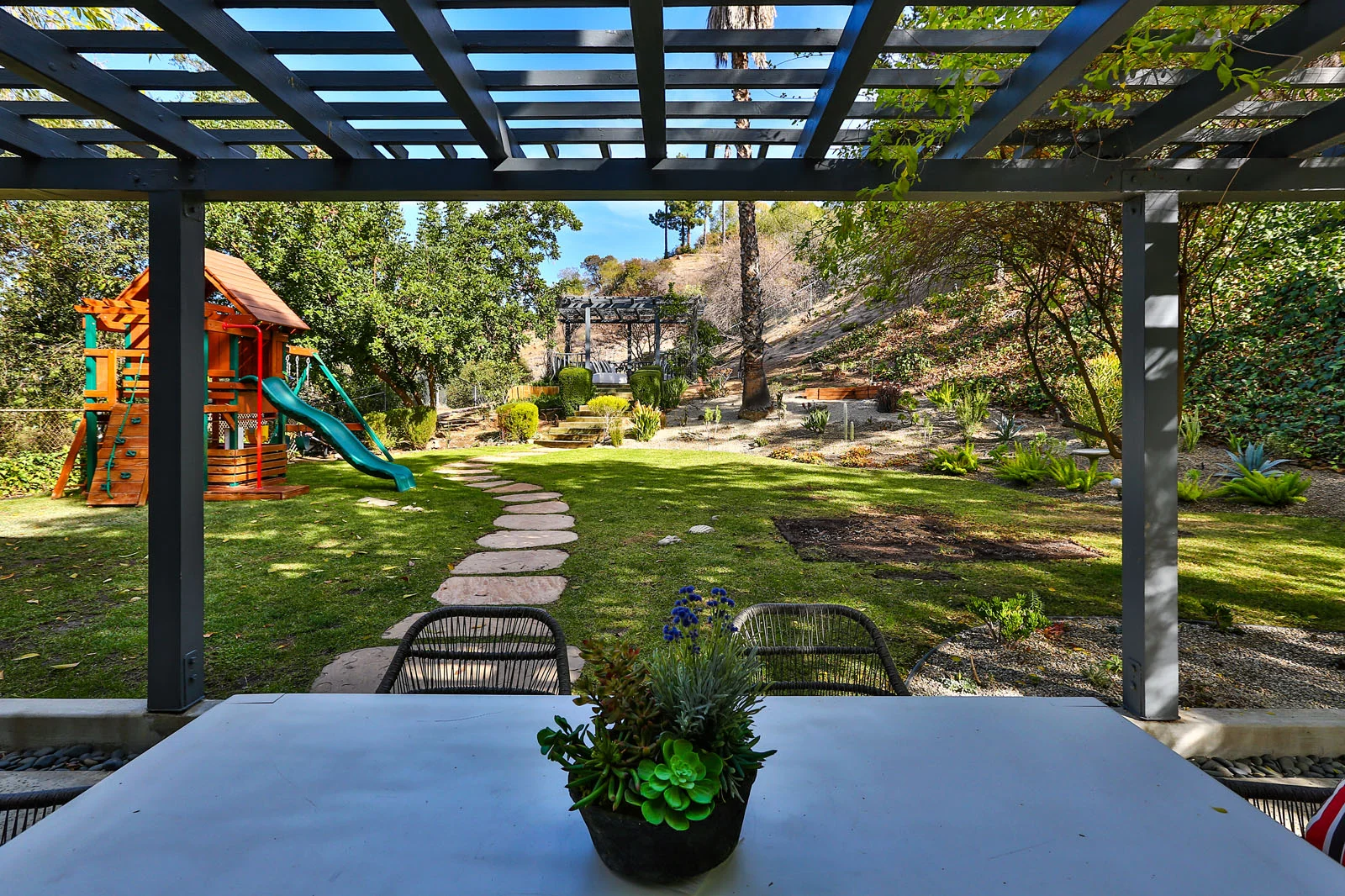 17008Escalon07.jpg