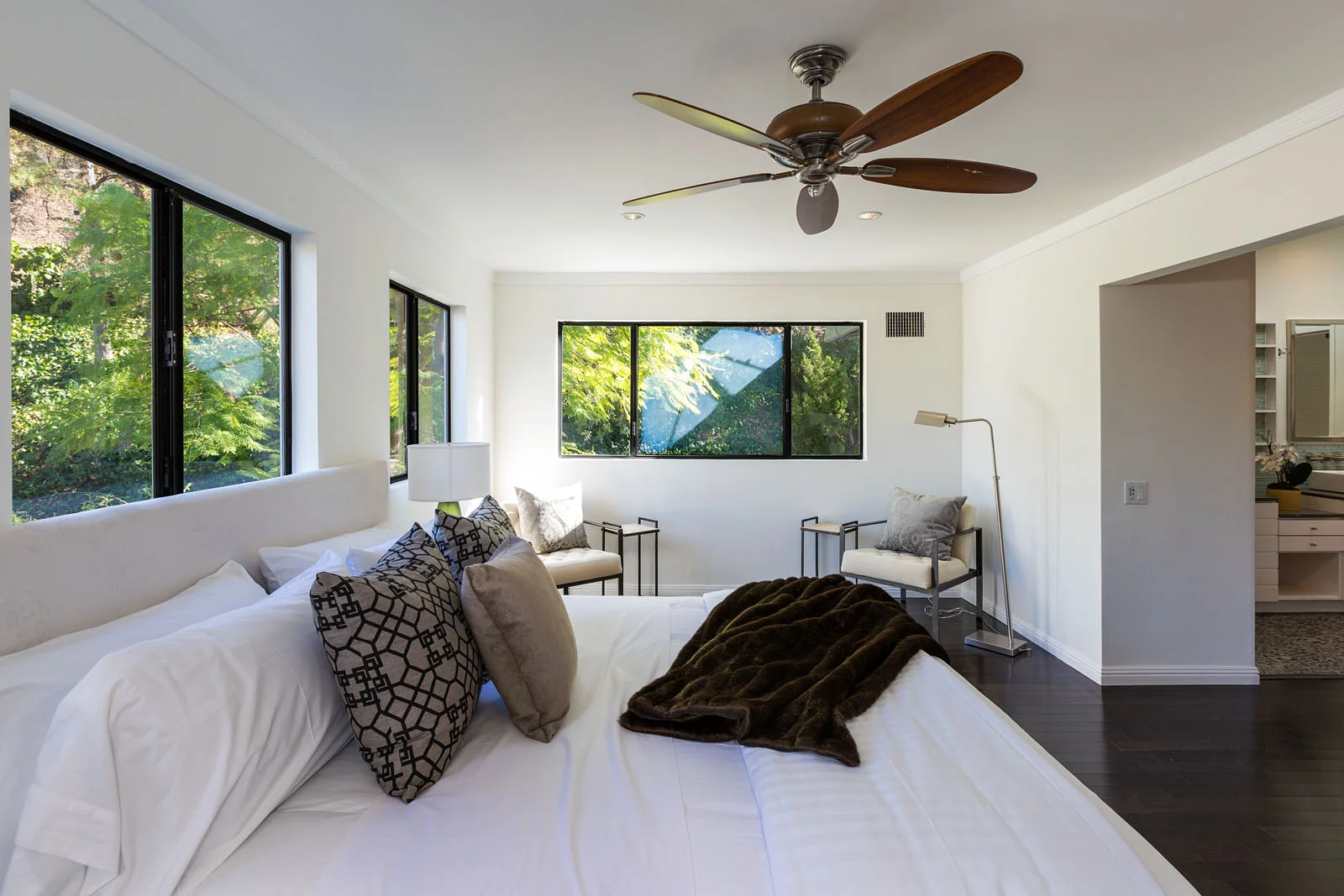 17008Escalon25.jpg