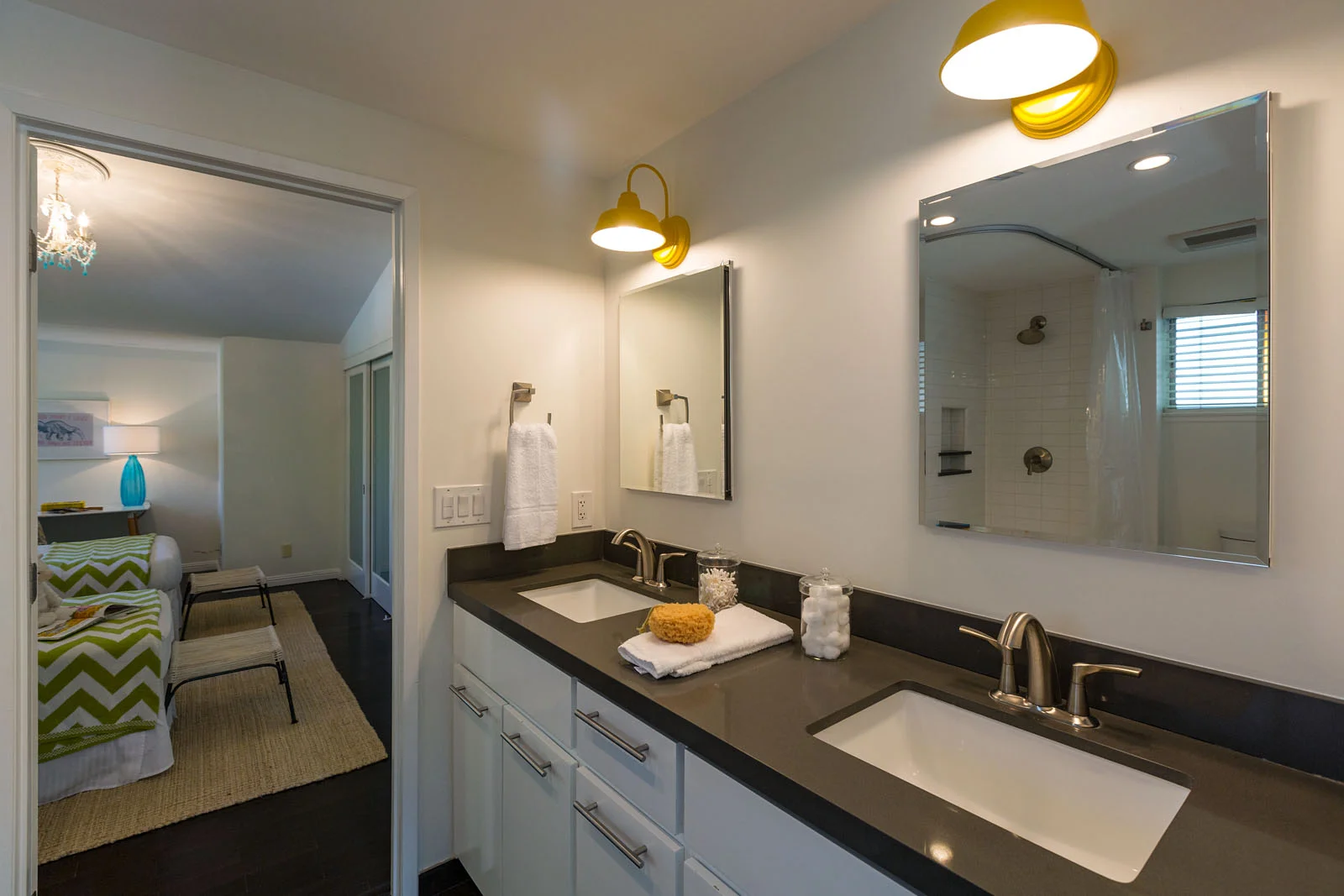 17008Escalon30.jpg