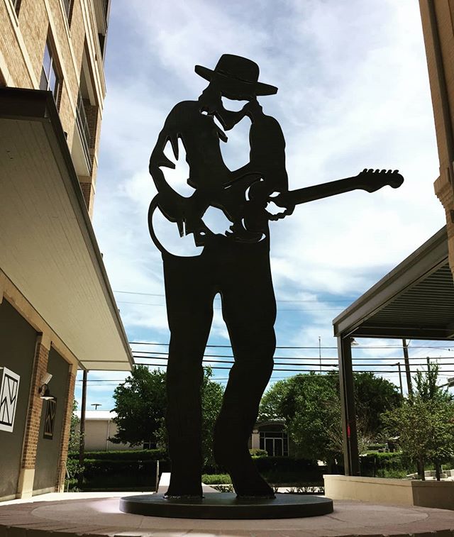 Stevie Ray in 1.5&quot; plate steel. 2,083 lbs #stevieray #oakcliff #blueslegend #playguitar #lineartmeetslaser #customfabricaion