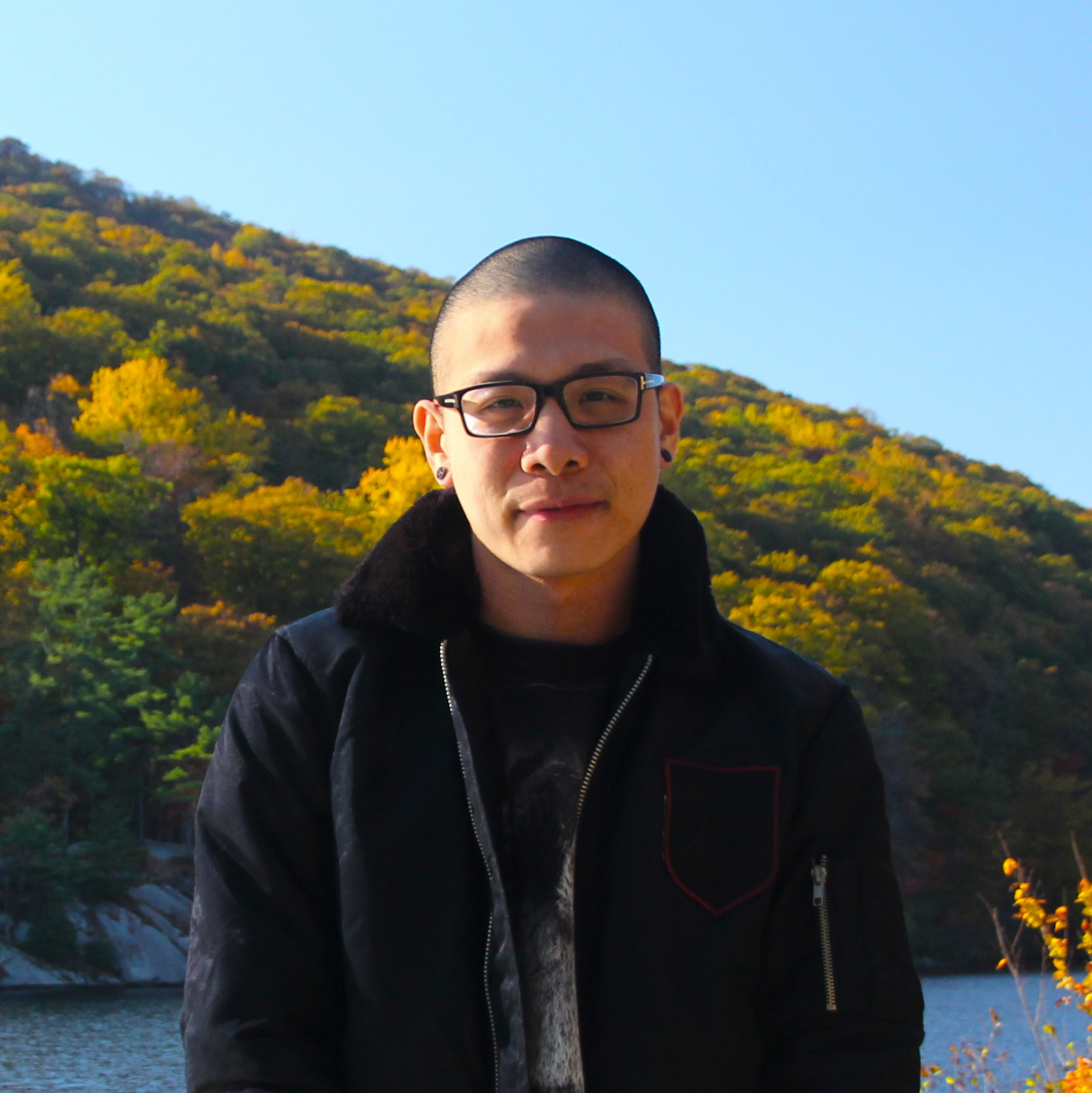 Nut Nutthawut Siridejchai ณัฐวุฒิ สิริเดชชัย nutnaenorn@hotmail.com nutthawutsiri.com Graphic Designer and Typewriter Artist School of Continuing and Professional Studies: Creative Enterprise Ownership Fashion Institute of Technology, New York, NY Bachelor of Fine Arts Major: Visual Design-Jewelry Design Minor: Performing Art Srinakarinwirot University, Bangkok, Thailand
