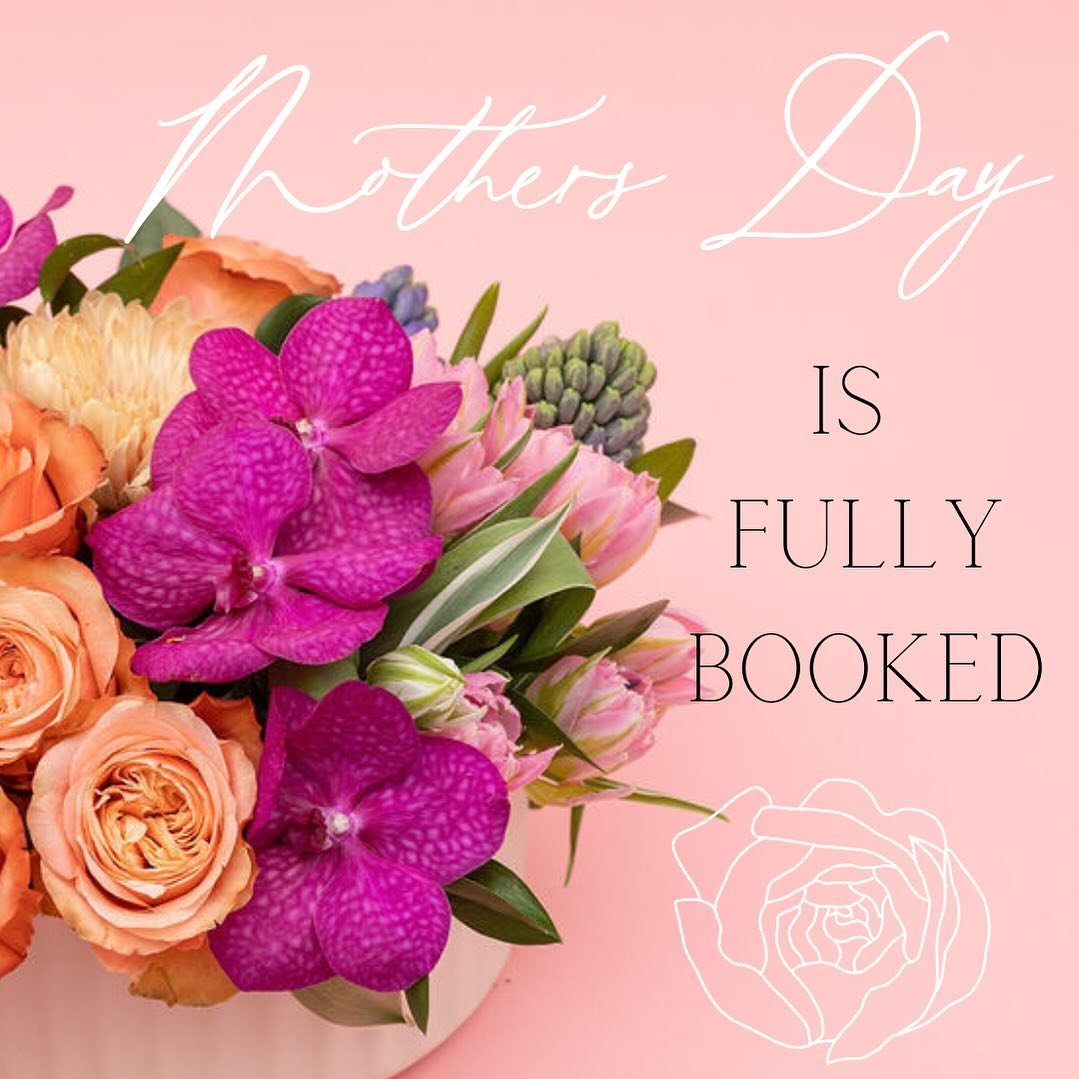 A bit of a late update! As of 1pm today we are fully booked until Monday. If we are able to get some bouquets in the rack we will share in our stories! Meanwhile, we have lots of great plants and dried bouquets!
