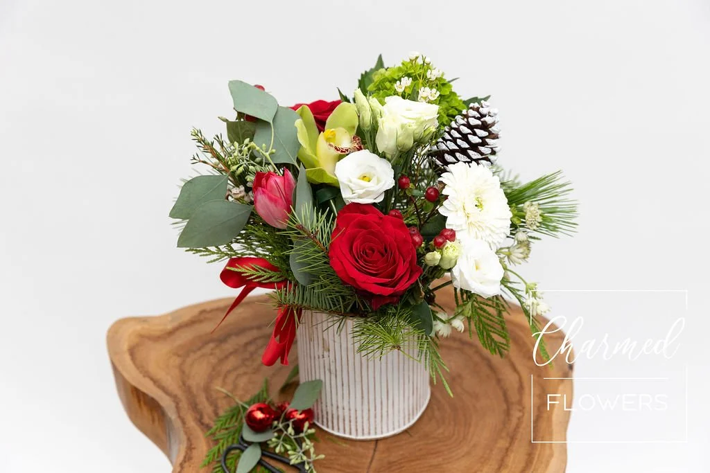 Holly Jolly Christmas - Traditional flowers