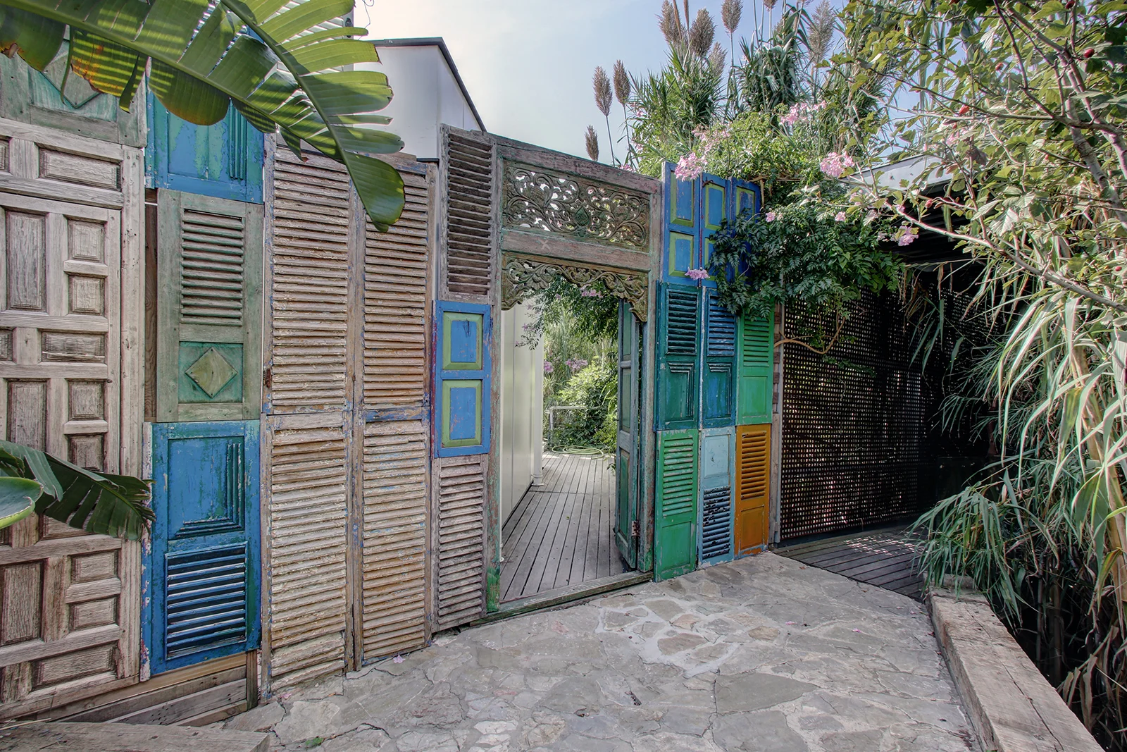 Walkway to the Snug & Casa-Dalia front door