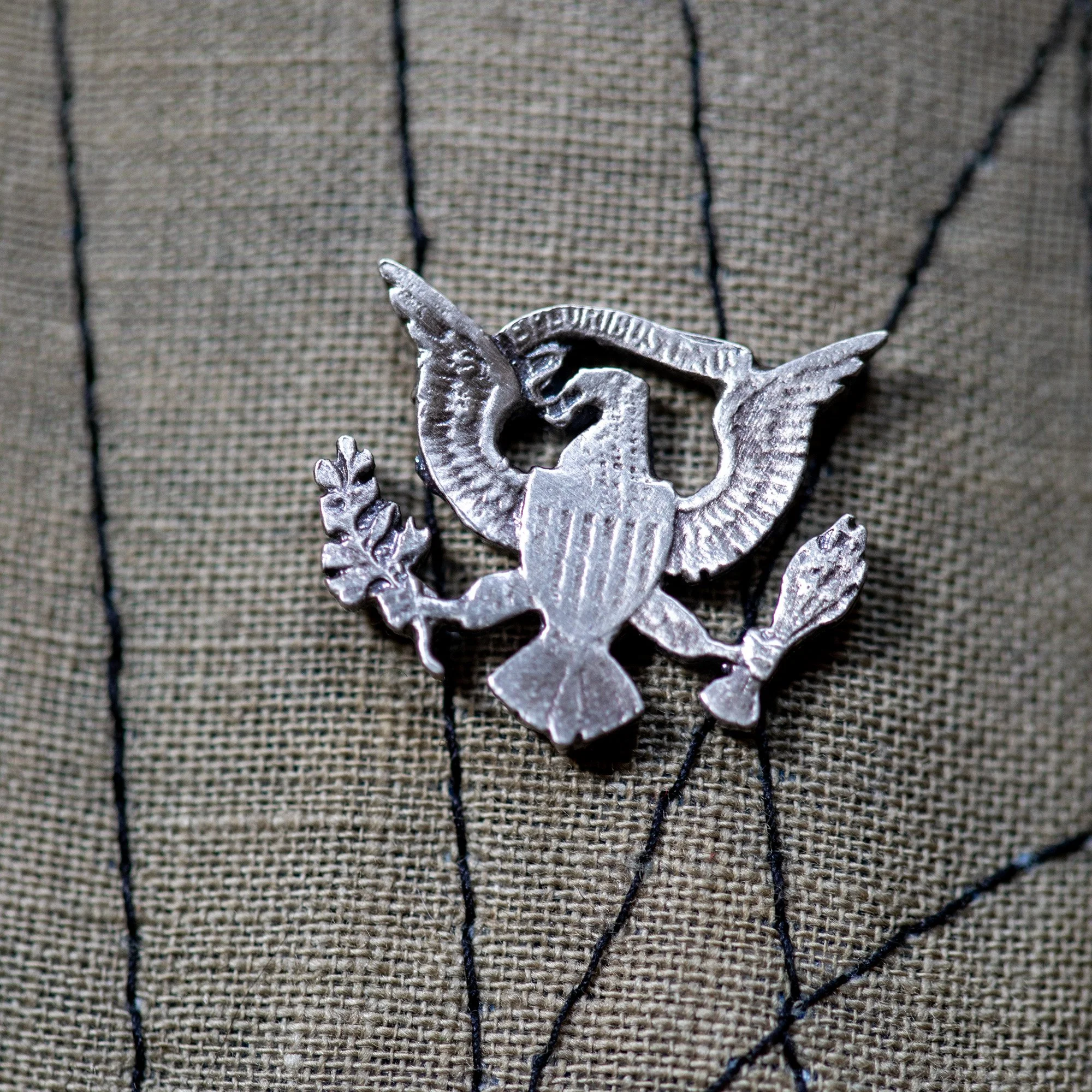 PresidentialSealLapelPin_11.jpg