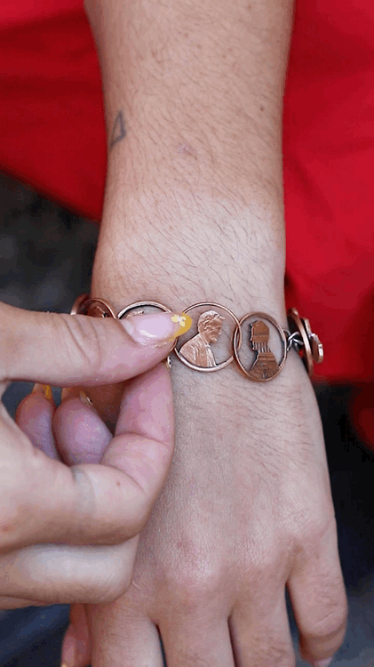 AbeChainedBracelet.GIF
