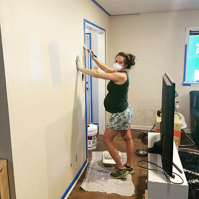 #36weekspregnant means painting in your PJs because other clothes don&rsquo;t fit (and lets be real, I just don&rsquo;t care anymore) 💁&zwj;♀️ 28 days until baby boy is due 🎉💙#fashion #glam