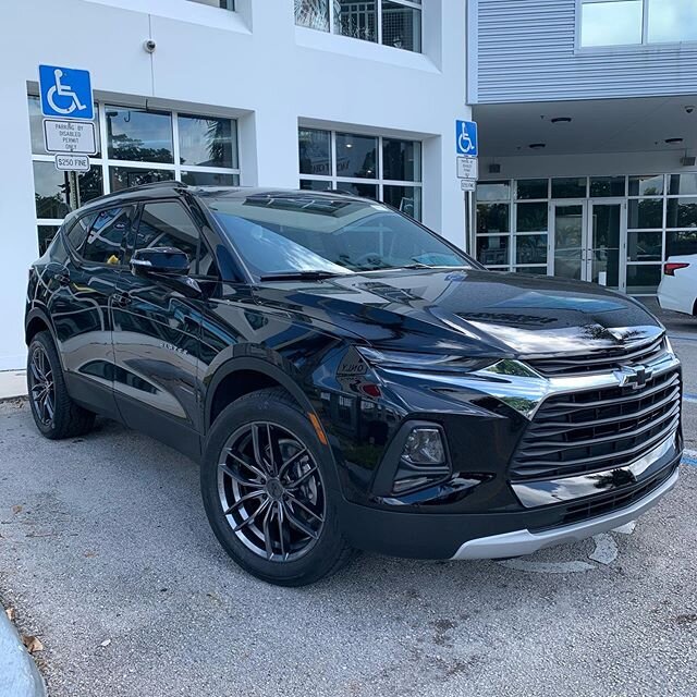 Did you think a Chevy Blazer could ever look this good ? Amazing what the right set of wheels can do to the look of a ride ! @nicheroadwheels .
.
.
#niche #nichewheels #wheels #chevy #chevrolet #blazer #chevyblazer #customchevy #customblazer #customc