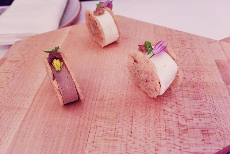 Morel with rye crisp