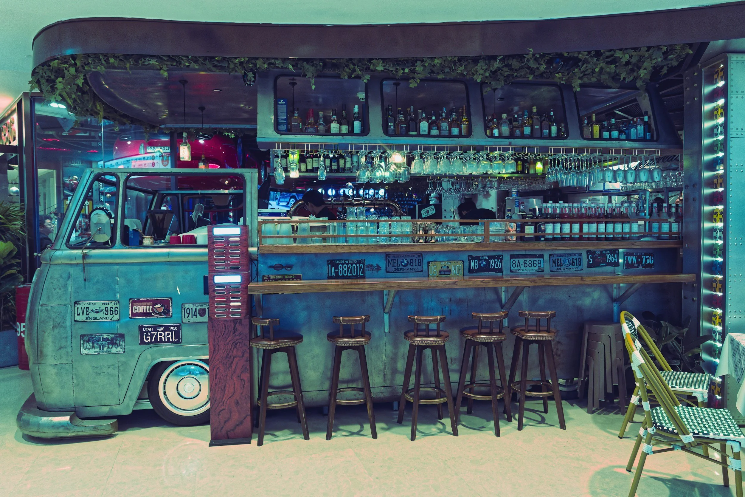 How to Book a Mobile Bar Catering Service