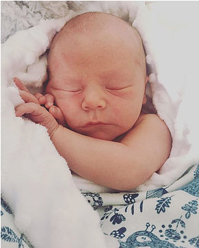 Baby photos by @lanicarterphotography.