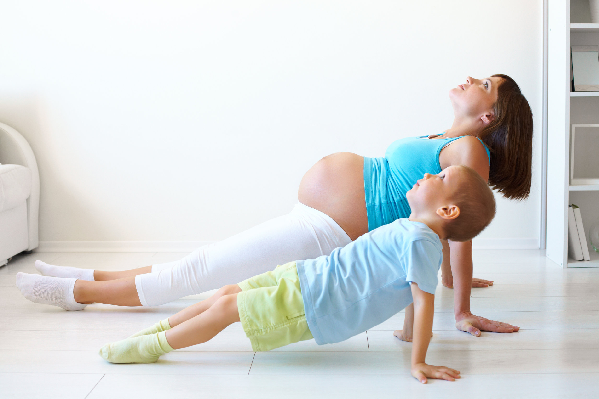 Гимнастика 3 триместре. Физкультура для беременных. ЛФК для беременных. Лечебная физкультура беременных. Спортивные упражнения для беременных.