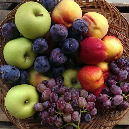 If a picture is worth a thousand words, then this one consists, in part, of these: sweet, tart, juicy, crunchy, crisp, aromatic, sugary-tart, rich, velvety, smile, slurp.