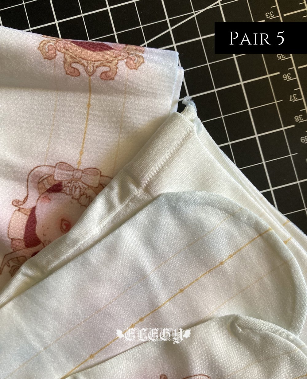 albinowhitetightsflaw1c.jpg