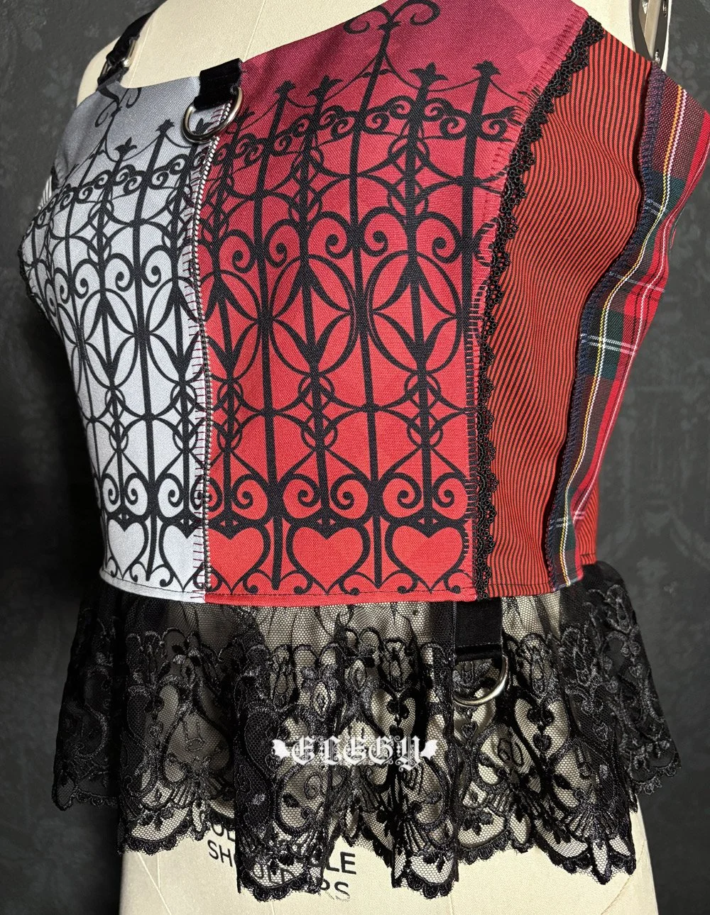puvithelbustier001i.jpg