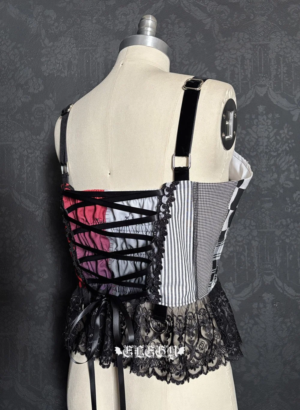 puvithelbustier001f.jpg
