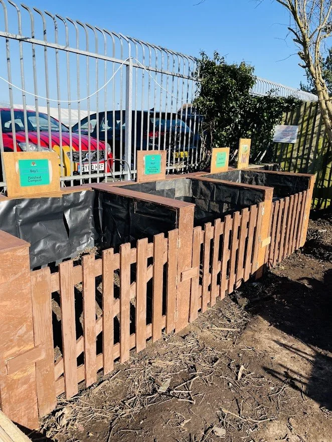 composter made from pallet wood.jpg
