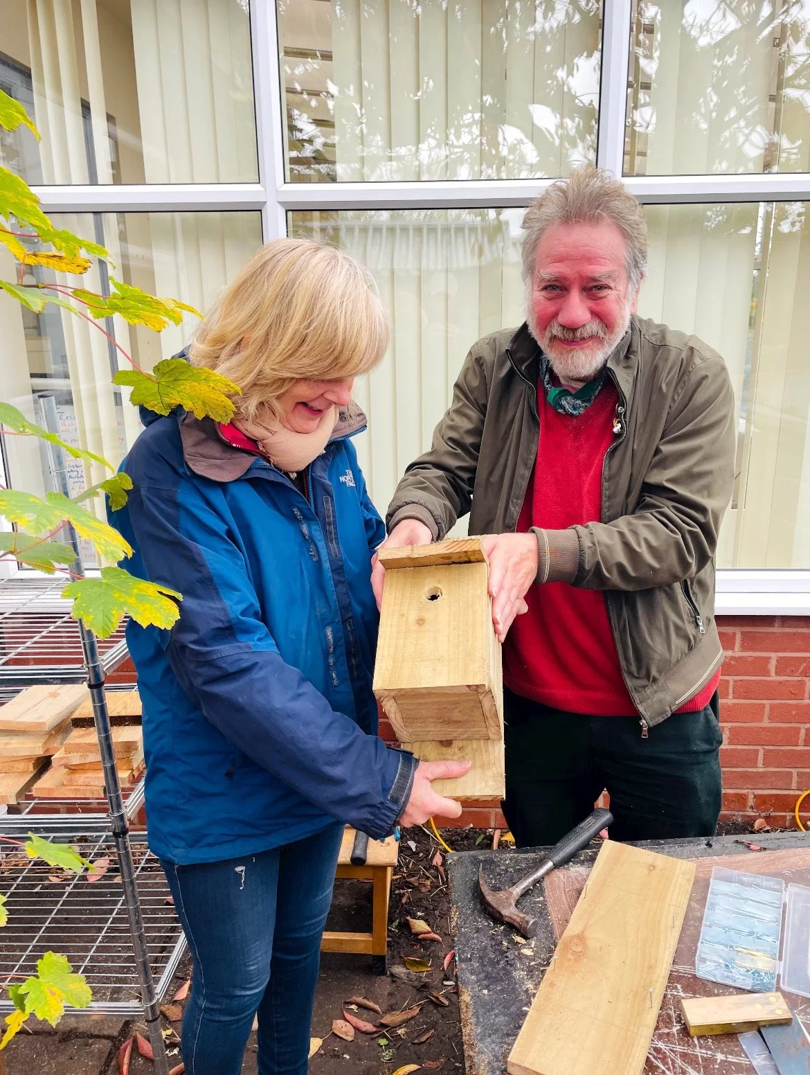 volunteers make bird boxes.jpg