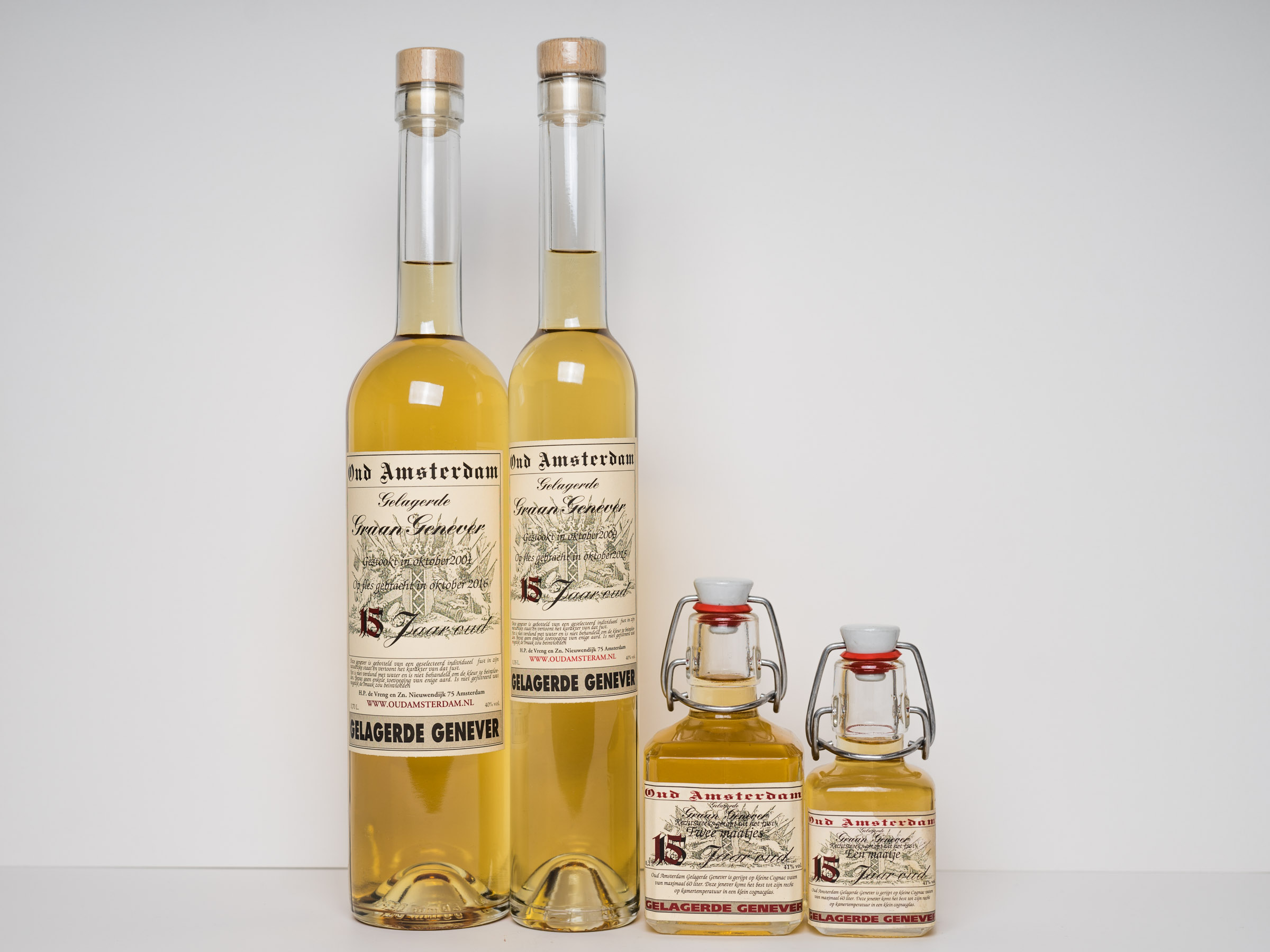 15 jaar oude Graan genever: 700ml. € 69,95 / 350ml. € 39,95 Direct uit fust getapt: 1 maatje. € 18,95 / 2 maatjes. € 29,80