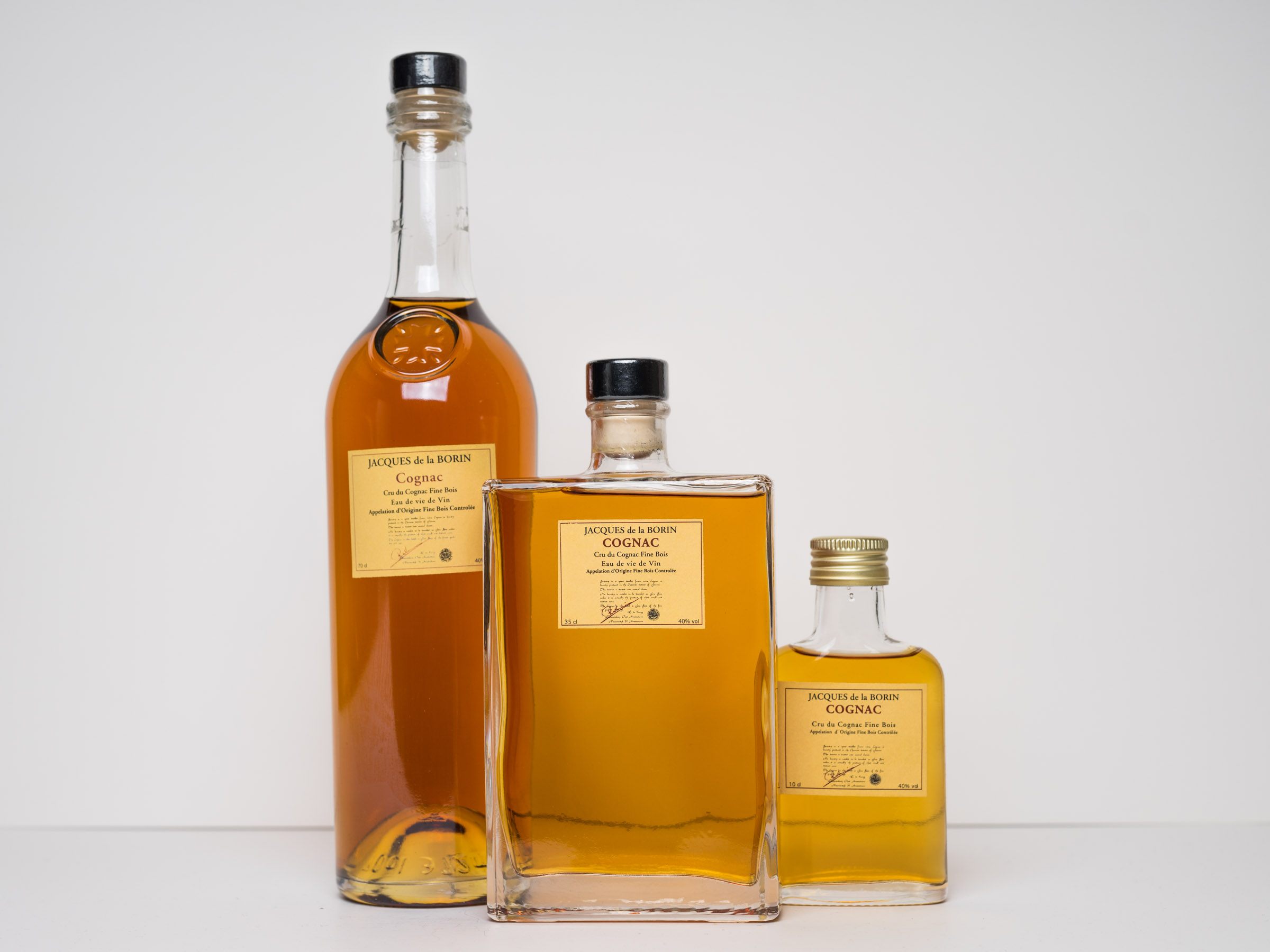 COGNAC JACQUES DE LA BORIN Een fine bois cognac. 0,7 l. € 39,95 0,35 l. € 19,95 0,10 l. € 7,95