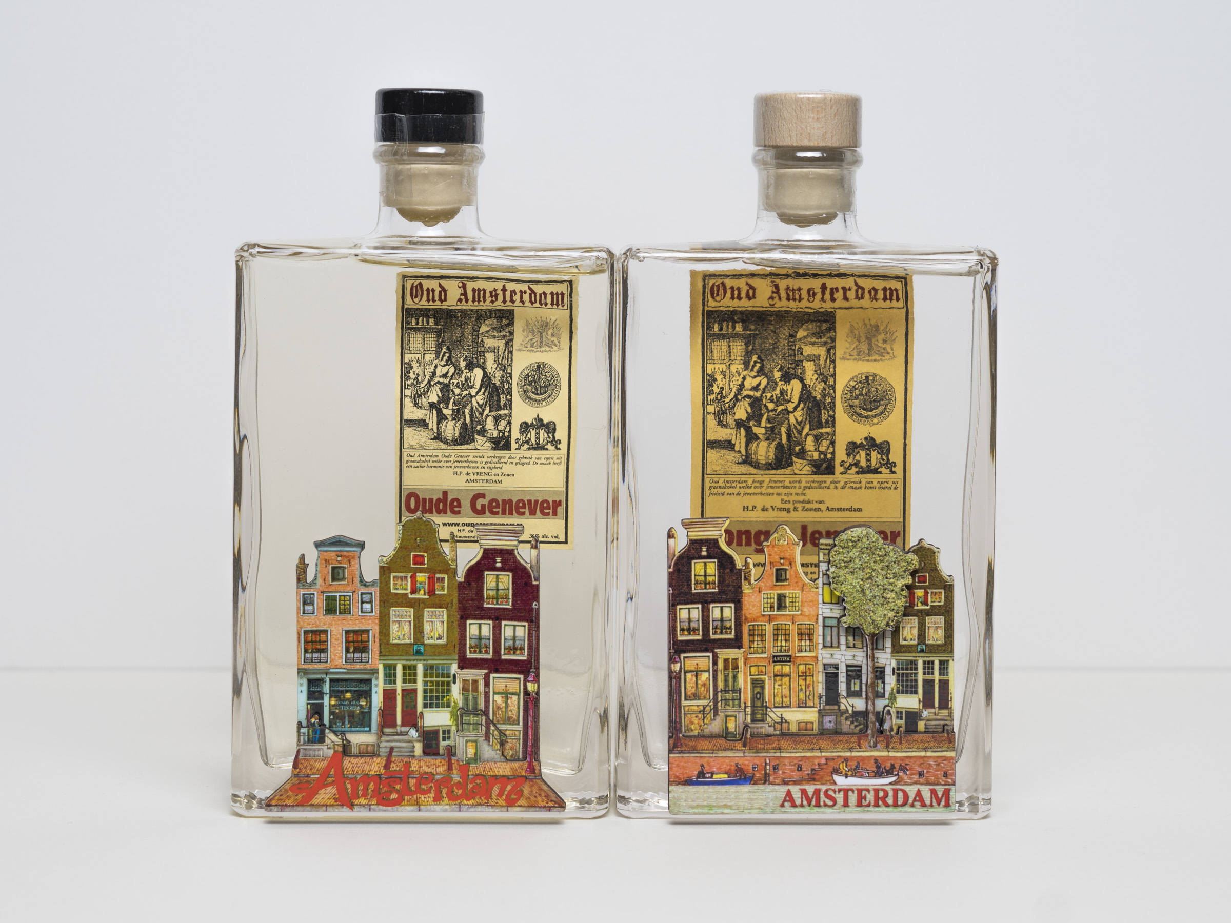 350ml. Jonge en oude Jenever, fles met grachtenhuisjes. € 16,95