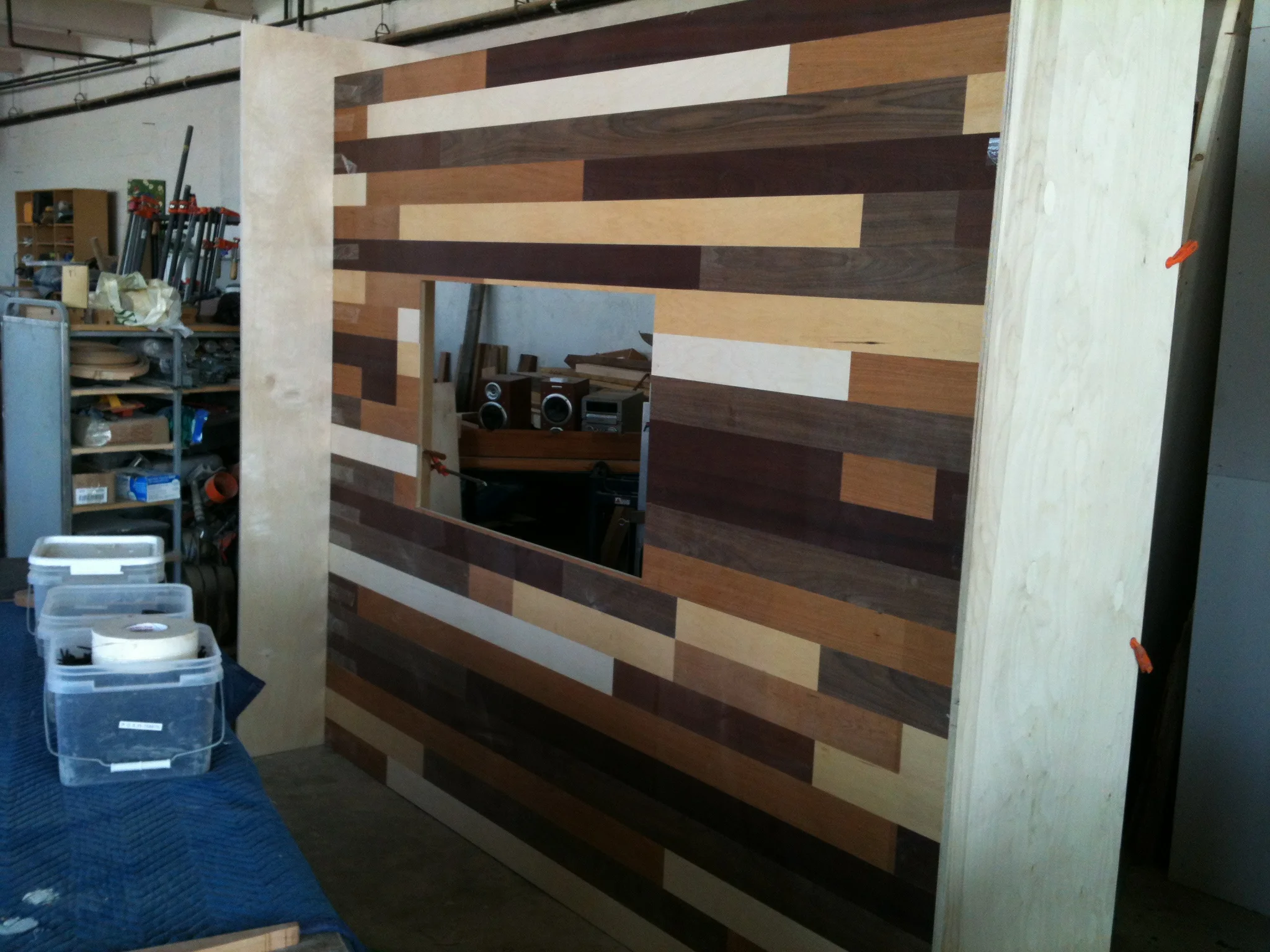  Trade show, TV wall. 