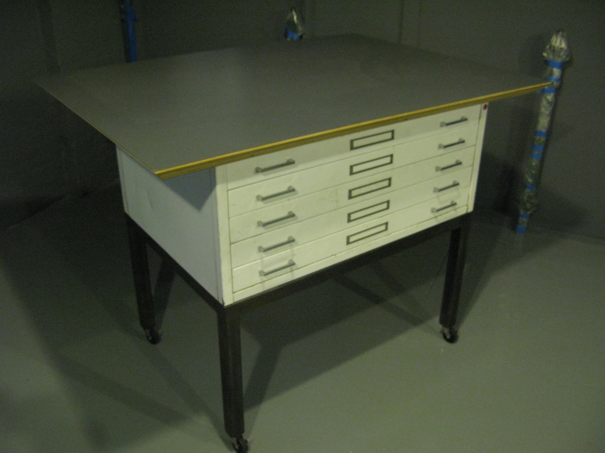  Mobile flat-file cabinet with worktop. 